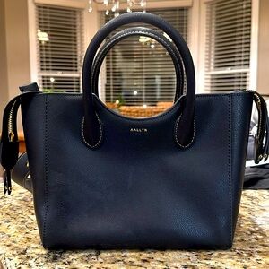 AALLYN black leather carryall bag with 2 sized shoulder straps mint condition
